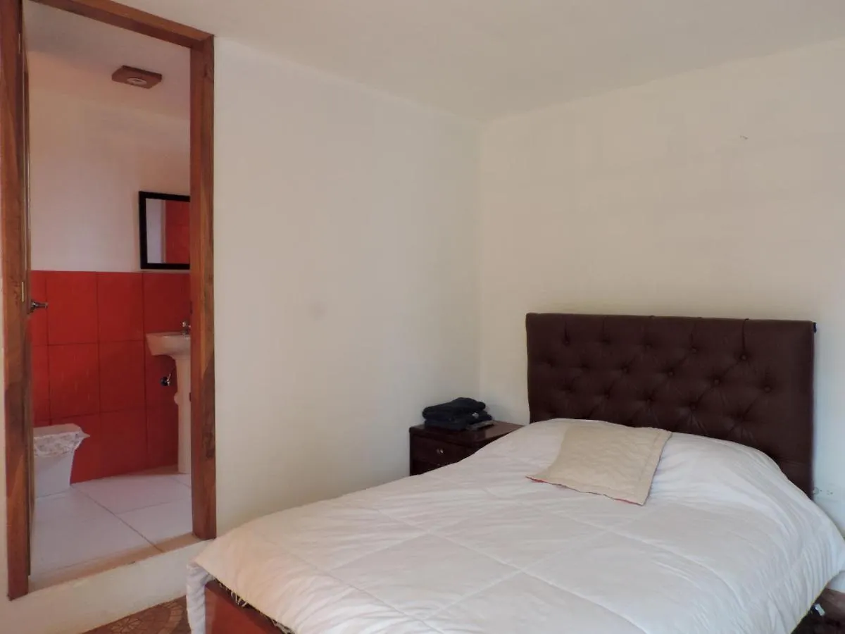 Hostel Hosteria Colibri Aeropuerto Tababela Ecuador
