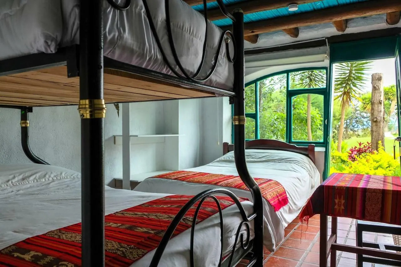 Hostel Hosteria Colibri Aeropuerto Tababela