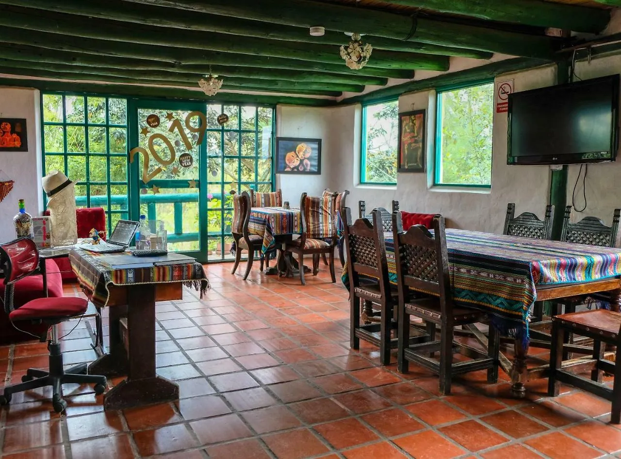 Hostel Hosteria Colibri Aeropuerto Tababela