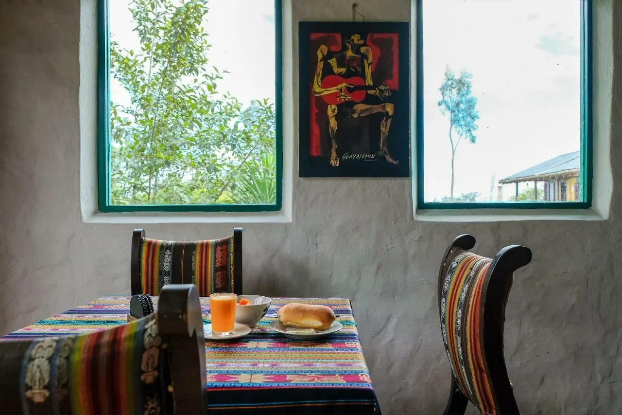 Hostel Hosteria Colibri Aeropuerto Tababela Ecuador